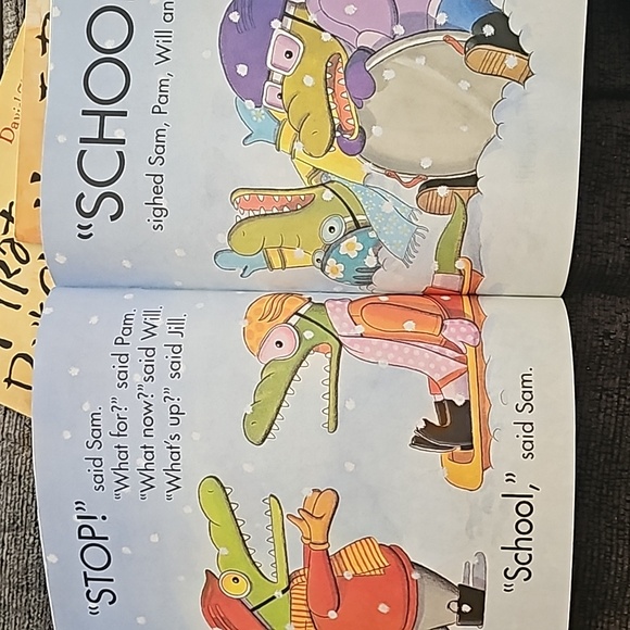 Childrens's Books Scholastic set of 3 - Picture 5 of 6